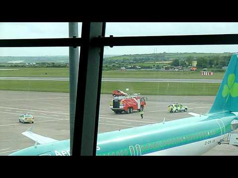 VIDEO: persecución de lunático que robó carro en aeropuerto de Irlanda