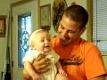videos de Laughing at a trash bag