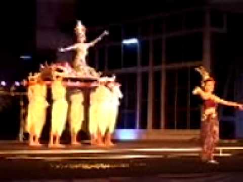 Grand opening TAT Songkran Fes. 2004 ...