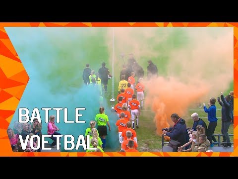THE BATTLE: VOETBAL (jongens VS meisjes) met BEUGELSDIJK en VAN ES | ZAPPSPORT