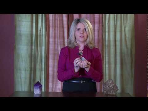 how to meditate with crystals