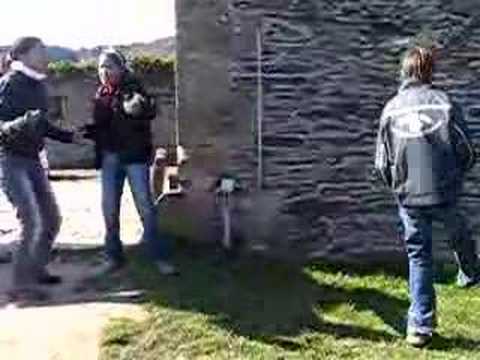 2 Walloons jumping on Barbie Girl