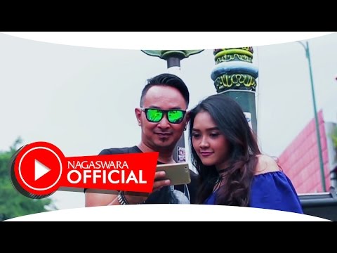 Bintang Band - Melepasmu (Official Music Video NAGASWARA) #musik Bintang Band - Melepasmu (Official Music Video NAGASWARA) #musik