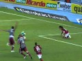 O blog mengomania j� falou sobre o carrinho de ronaldinho ga�cho no goleiro do fluminense berna mas 