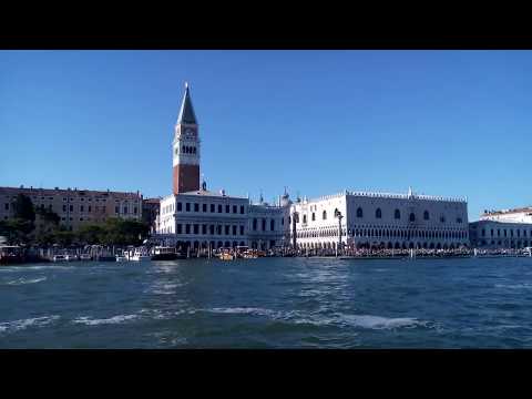 Venedig - Vaporetto-(Wasserbus)-Fahrt auf der Lagune - Blick auf den Dogenpalast - August 2017