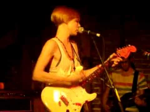 Lissy Trullie - Ready For the Floor (Live in TX)