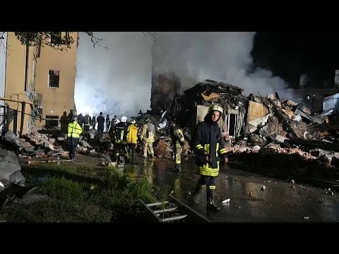 Russland-Ukraine-Krieg: Wohn-Gebäude in Charkiw zerst ...