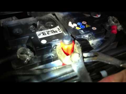 How to replace AUDI battery extra connector