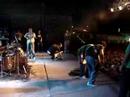 esse hino é lindo e tem um solo muito massa de contra baixo e outro de guitarra galera muito massa .prabens ao Daniel Costa por essa banda muito legal
