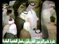 الملك عبدالله يضرب أحد حراسه الشخصيين لأنه دفع شرطي بطريقه غيرلائقه