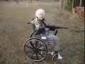 Oma mit Sturmgewehr bzw Maschinenpistole MP 40 ( a old woman with a gun)