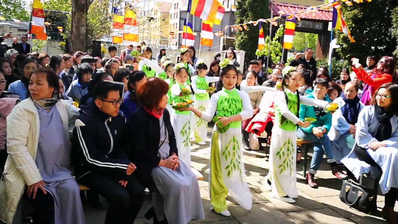 ĐẠI LỄ PHẬT ĐẢN TẠI CHÙA PHỔ ĐÀ BERLIN