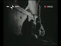 nel 1969, luciano emmer realizza la sua prima serie di telefilm rai, in onda sul secondo canale nei mesi di agosto/settembre. l'idea di geminus, prende spunto senza dubbio dai numerosi rimaneggiamenti urbanistici che alla fine degli anni sessanta investirono il centro storico della capitale per la costruzione di numerosi sottopassi. i telefilm, infatti, sono ambientati nel paesaggio sotterraneo di roma e il titolo stesso, geminus,si riferisce a giano, il dio bifronte protettore delle porte della citt�. il protagonista alberto piergiorgi (walter chiari), un fotografo che abita a roma di fronte all'arco di giano (via del velabro), una sera vede dalla finestra della sua abitazione due loschi sconosciuti che trasportano qualcosa e li fotografa. hanno inizio cos� una serie di complicate avventure che coinvolgono la gelosa fidanzata di alberto, caterina (alida chelli), una misteriosa giapponese (elisabeth wu) che scompare e ricompare pi�volte dopo finte morti, e l'amica di un miliardario (ira f�rstenberg). nei segreti sottosuoli romani, in una girandola frenetica di colpi di scena, tra furti di statue, traffici di droga e morti improvvise, alberto, come un giano custode della citt�, riuscir� a salvare roma da un'esplosione e a sconfiggere la banda di malavitosi.