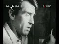 nel 1969, luciano emmer realizza la sua prima serie di telefilm rai, in onda sul secondo canale nei mesi di agosto/settembre. l'idea di geminus, prende spunto senza dubbio dai numerosi rimaneggiamenti urbanistici che alla fine degli anni sessanta investirono il centro storico della capitale per la costruzione di numerosi sottopassi. i telefilm, infatti, sono ambientati nel paesaggio sotterraneo di roma e il titolo stesso, geminus,si riferisce a giano, il dio bifronte protettore delle porte della citt�. il protagonista alberto piergiorgi (walter chiari), un fotografo che abita a roma di fronte all'arco di giano (via del velabro), una sera vede dalla finestra della sua abitazione due loschi sconosciuti che trasportano qualcosa e li fotografa. hanno inizio cos� una serie di complicate avventure che coinvolgono la gelosa fidanzata di alberto, caterina (alida chelli), una misteriosa giapponese (elisabeth wu) che scompare e ricompare pi�volte dopo finte morti, e l'amica di un miliardario (ira f�rstenberg). nei segreti sottosuoli romani, in una girandola frenetica di colpi di scena, tra furti di statue, traffici di droga e morti improvvise, alberto, come un giano custode della citt�, riuscir� a salvare roma da un'esplosione e a sconfiggere la banda di malavitosi.
