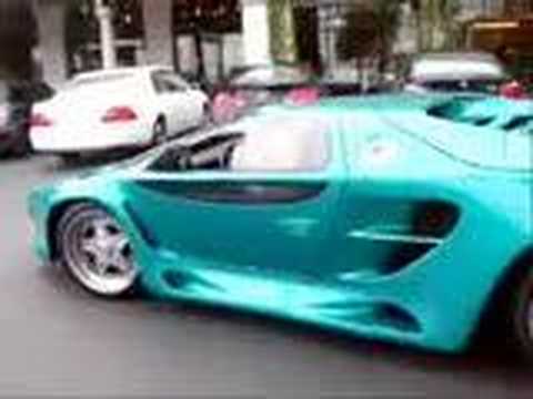 The Vector WX-3 and WX-3R concept cars