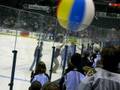 videos de beach ball on ice