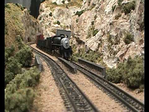 smholt - See some action on this Z-scale module in1:220. Only 1 meter(3 feet) of track gives plenty of action. The locomotive and the 4 cars are from the Märklin star...