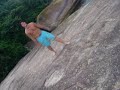 Marcos e nilsinho pulando da pedra