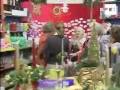 Reina Sof�a y Princesa Letizia visitan mercadillo ben�fico