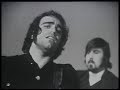 aphrodite's child, formaci�n integrada por los jovenc�simos demis roussos y su primo vangelis, adem�s de lucas sideras, interpreta 'end of the world' (1969).
www.cuandocalientaelsol.net