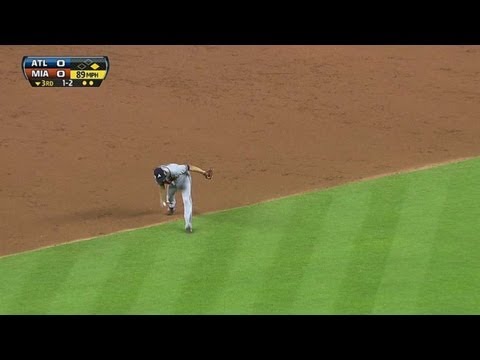Video: Simmons makes fine barehanded play in third
