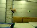 videos de Esmee, dubbel salto vo uit tramp.AVI