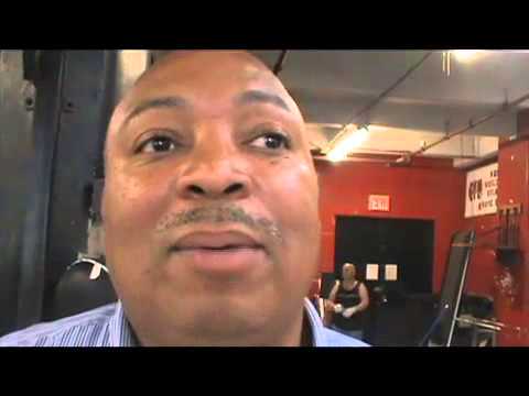 floyd - In this http://www.esnewsreporting.com video we take a look at the story behind the story. EsNews is a sports channel talking to stars, celebs, trainers, fan...