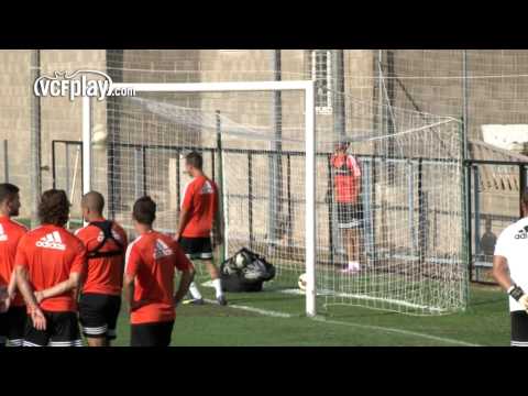 VALENCIA CF: RODRIGO Y JOAO SE 'PICAN' PARA VOLVER A MARCAR EL GOL 'IMPOSIBLE' VALENCIA CF: RODRIGO Y JOAO SE 'PICAN' PARA VOLVER A MARCAR EL GOL 'IMPOSIBLE'
