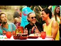 music video, da vers�o 6� feira dos gnr, incluido no alb�m revistados.
raggae
http://www.zedfilmes.com

realiza�ao - toni ferrino
script e montagem - ferrino, lola
styling e guarda-roupas - tathiani sacilloto
fotografia - claudio ribeiro
maquilhagem e cabelos - ilidio design, carlos ilidio, estela belo, lorelai panos
assistente de realiza�ao - gloria m. ferreira
assistente de produ�ao e catering - claudio oliveira (kilas)
assistente de ilumina�ao - henrique cepeda, gustavo santos (tato)
estagiario de ilumina�ao - nuno portugal
operador de camara - claudio ribeiro, toni ferrino
pos-produ�ao video - henrique cepeda
equipamento de luz - smiling
luz arraial - sr. aires
edi�ao - emi music