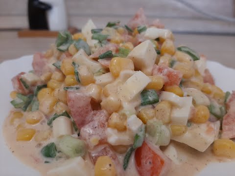 Салат с помидорами и кукурузой.Быстро и вкусно)