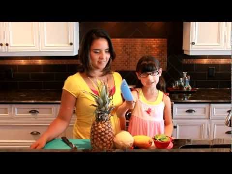 In The Rainbow Kitchen - Tropical Treasure Smoothie, Matey!