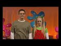 Rauða kross strákurinn Hjálpfús var fenginn til að leysa Björgvin Franz Gíslason af við að stjórna einum þætti í Stundinni okkar 2009.