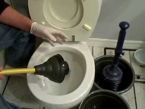 how to properly plunge a toilet