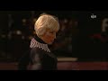 die dreifache weltmeisterin und mehrfache deutsche und europameisterin in den lateint�nzen oksana nikiforova tanzt mit ihrem partner evgenij voznyuk im rassigen paso doble.