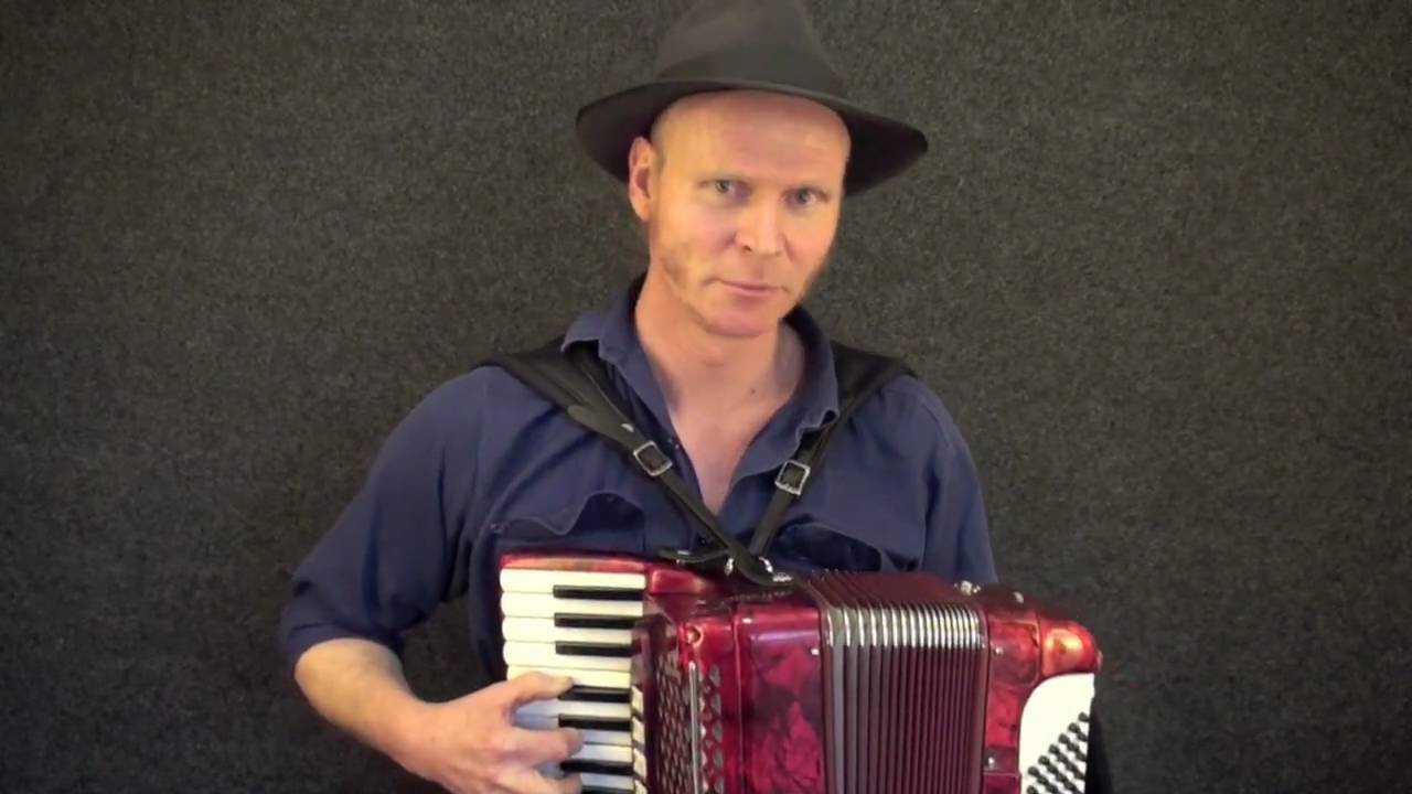 Accordion Lesson: bellows shake (Dave Evans)