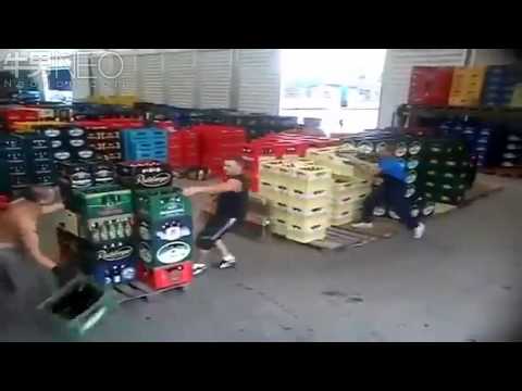 超强俄罗斯装卸啤酒(视频)