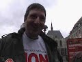 olivier besancenot s'est rendu, � lille, le 28 novembre 2006, pour soutenir la gr�ve des travailleurs de qu�b�cor, dont l'imprimerie va �tre d�localis�e.