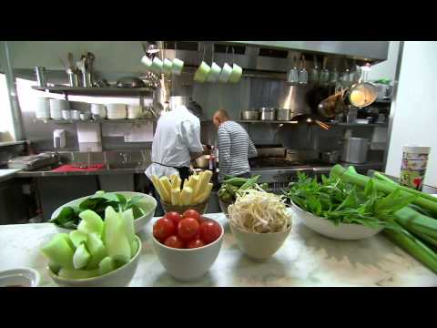 Steamboat - Soup is a favourite around the dinner table, whatever the season. This week Snowy joins his good mate Geoff Lindsay at his acclaimed Melbourne restaurant, Da...