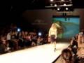 CFW Verão 2008 - SeteMares - Karina Bacchi cai na passarela