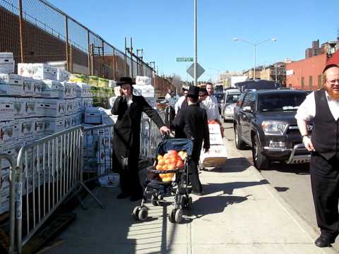 UJCARE distributing food for Passover