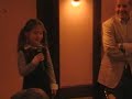 Naomi zingt voor oma Naomi zingt voor oma