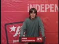 La Campanya Espanya és crisi neix amb la voluntat de donar resposta a lactual situació econòmica, política, social i ambiental des duna òptica independentista i en clau de Països Catalans. És cert que actualment vivim en un món globalitzat, i que per tant estem sotmesos a alguns factors difícils de controlar, però no podem permetre que aquest fet sigui utilitzat per lEstat espanyol per intentar dissimular la seva responsabilitat directa en molt dels problemes que patim, com a jovent i com a poble.En aquests moments és imprescindible que lindependentisme pugui donar respostes a les principals problemàtiques, al mateix temps que assenyala la responsabilitat de lEstat espanyol en bona part delles. Hem escollit quatre eixos principals que creiem que engloben de forma prou completa la crisi que ens comporta com a nació el fet destar sota el domini de lEstat espanyol: leix econòmic, social, democràtic i ambiental. En tots ells denunciem les polítiques que ha dut a terme Espanya, sempre contrària als interessos dels catalans i catalanes, així com proposem solucions i mesures per corregir-ho, sent conscients que fins que assolim la plena llibertat no deixaran de ser pedaços.Estem convençuts que si el jovent català ens organitzem i lluitem plegats podem vèncer aquesta crisi, la crisi que ens suposa estar sota el domini dEspanya. Perquè volem poder emancipar-nos amb plenitud, veure les nostres seleccions competint internacionalment, poder augmentar les beques i les ajudes al jovent català i per poder aconseguir-ho ens fa falta tallar darrel amb el problema, trencar amb lEstat espanyol.Cada dia som més els que així ho creiem. A les JERC milers de joves treballem dia a dia per uns Països Catalans lliures, sostenibles i justos socialment. Sabem que és un repte difícil, però ni molt menys impossible. Superarem, un a un tots els obstacles en què ens trobem, perquè ens guia el ple convenciment de treballar per allò que és just i tenim la força que ens dóna lluitar per la llibertat.Només hi faltes tu, lluita pels teus drets, lluita pels Països Catalans, vine a les JERC!