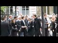 21 juin 2012 . un hommage qu'harold ambleside a suivi parmi une for�t de photographes d'un genre plut�t vulgaire et agressifs vis -�- vis des leurs concurent...