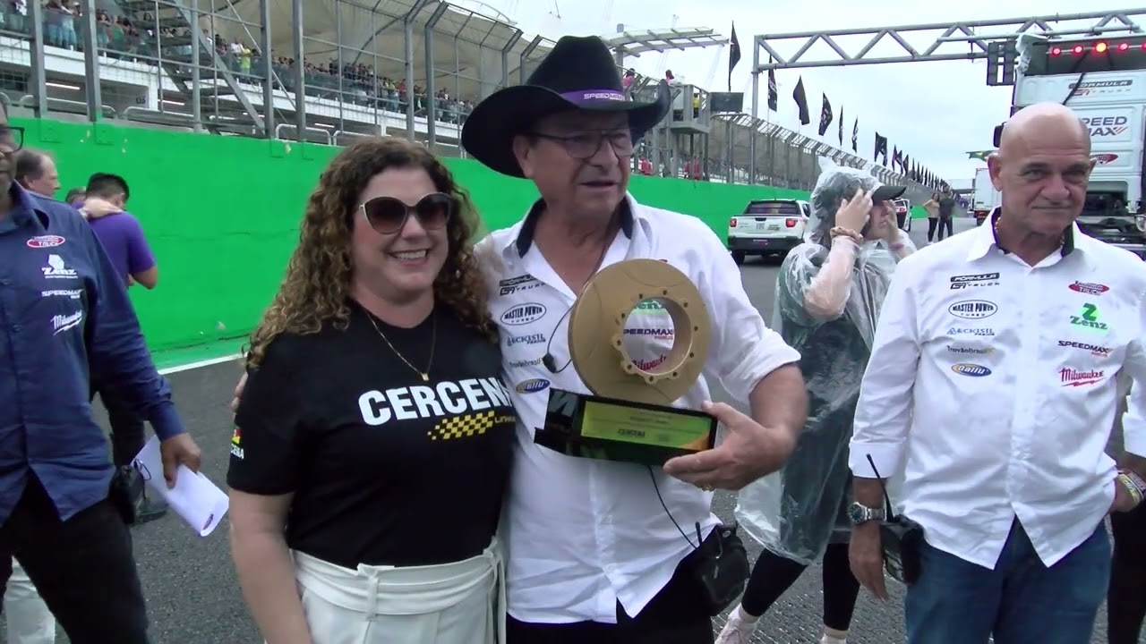 Cercena premia Gilberto Hidalgo na 1ª etapa SP 2026. Parceria que acelera campeões! 🏁🏆🚛