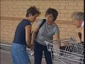 Un cura pierde su ropa en supermercado - Cámara Oculta