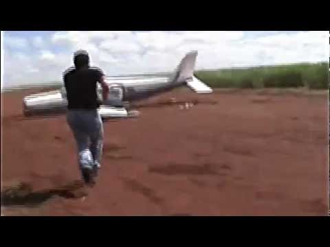 Polizia brasiliana insegue un aereo Polizia brasiliana insegue un aereo