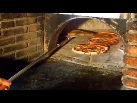 ROTOPEEL PIZZA℗ Mit der rotierender Pizzaschaufel können sie die Pizza direkt im Ofen drehen