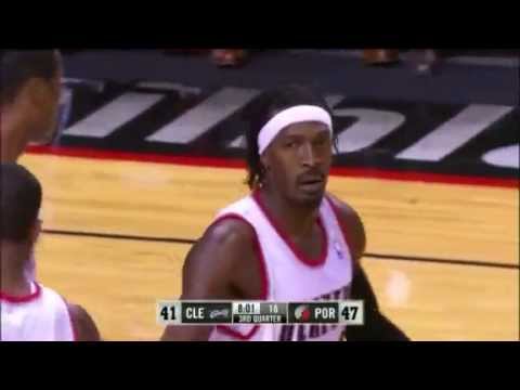 Gerald Wallace rejects Anderson Varejao