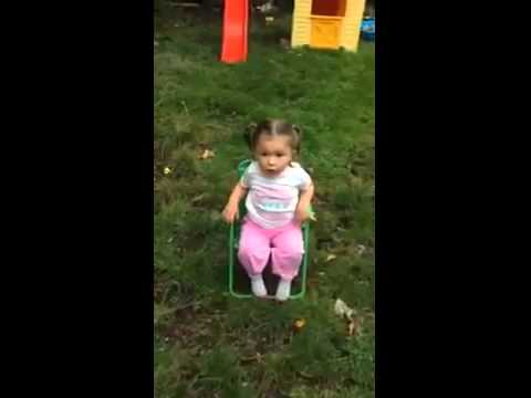 Little girl doing the ice bucket challenge (FUNNY)