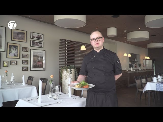 Kräutereierkuchen gefüllt mit Spargel an Lachs Rose und Sauce Mornay | Vegetarisches Rezept